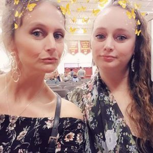 Meet your Posher, Elizabeth